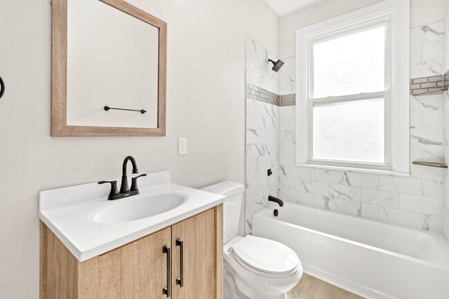 Photo - Stunning 2 bedroom home in North Side available Feb 1!
