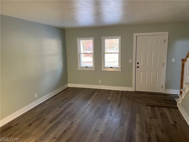 Foto del edificio - 145 Beck Rd