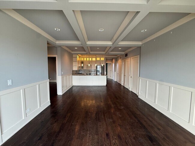 Foto del edificio - Luxury 3BR/2BA Condo – Prime Hyde Park Location, Modern Finishes