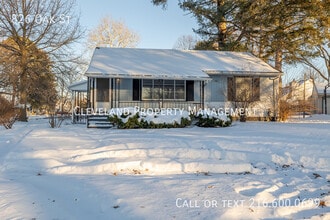 Building Photo - 826 Oak St