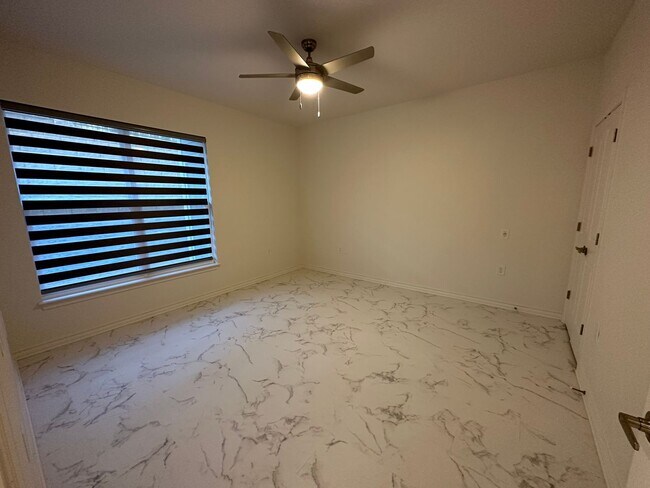 Interior Photo - Hampton Astoria