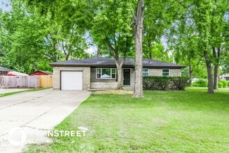 Building Photo - 2215 Cavalier Dr