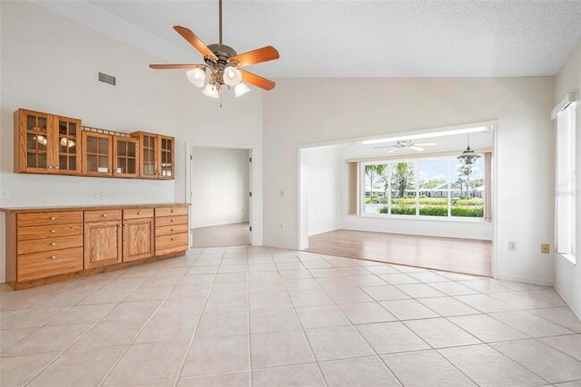 Foto del edificio - 799 Harrington Lake Dr N