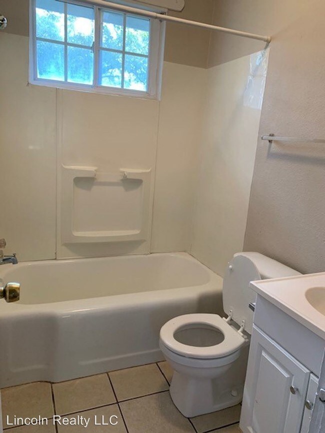 Building Photo - 1 br, 1 bath House - 118 High Street