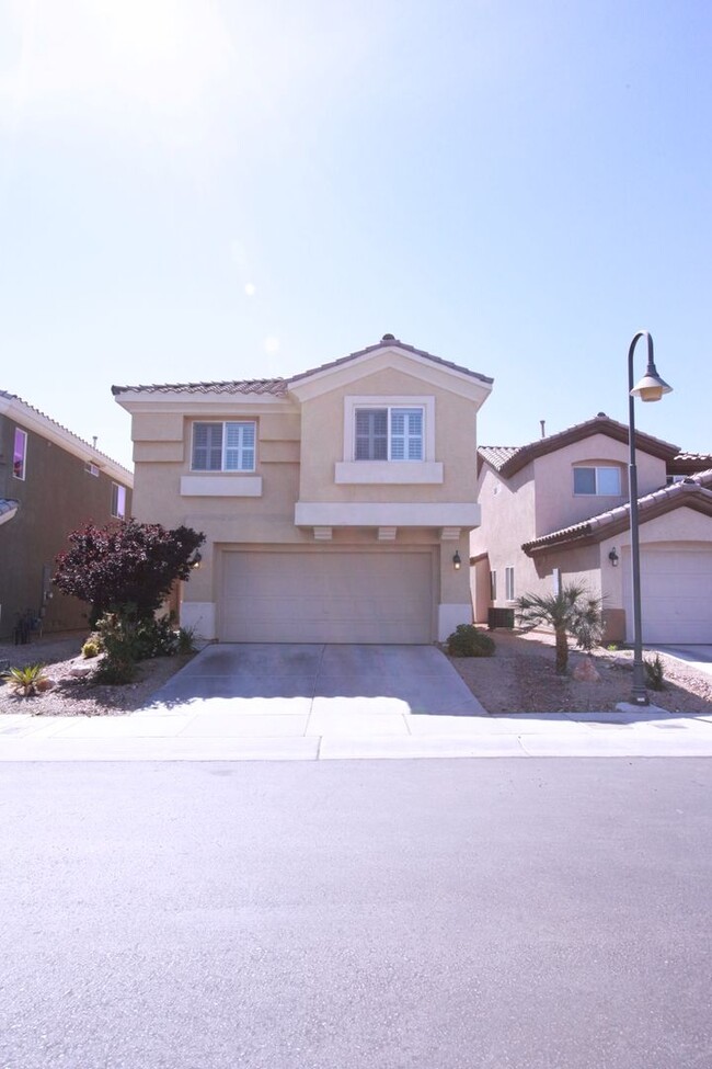 Building Photo - Guard-Gated Golf Course Community
