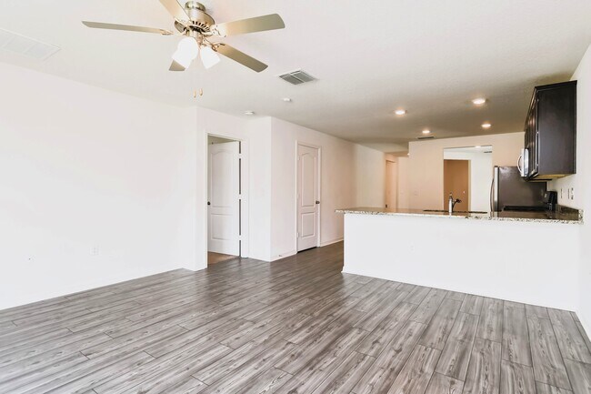 Building Photo - 372 Kensington View Dr