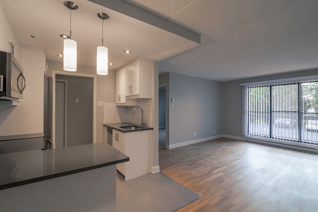Building Photo - Les Appartements St Lambert