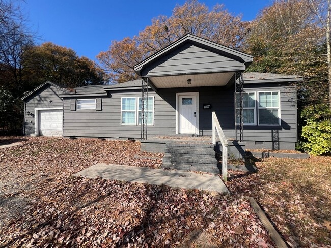 **MOVE-IN Special $500 off the 1st full month's rent with lease signed by 12/10/25** - **MOVE-IN Special $500 off the 1st full month's rent with lease signed by 12/10/25** House