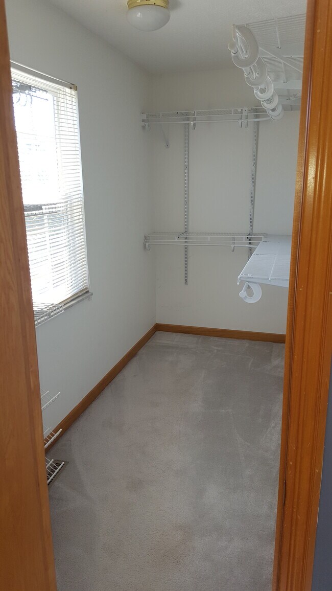 Foto del edificio - 6946 Seafield Ct