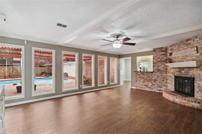 Foto del edificio - 10911 Elmdale Dr