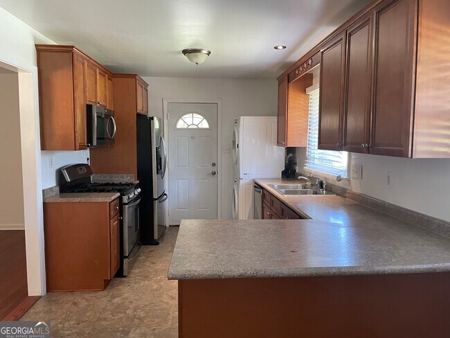Foto del edificio - 3050 Rebecca Dr SW