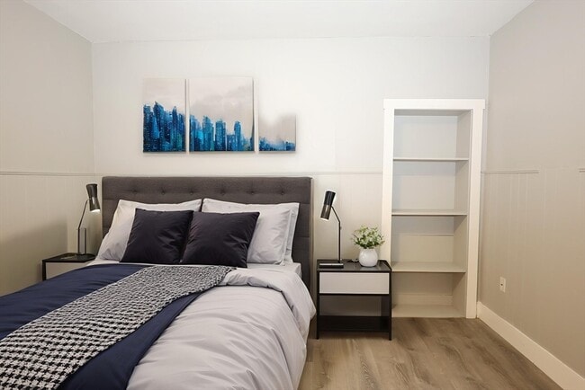 Building Photo - 23 Des Moines Rd