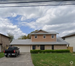 Building Photo - 2435 Ravina St