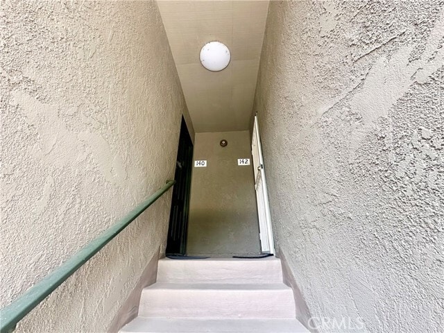 Building Photo - 140 Streamwood