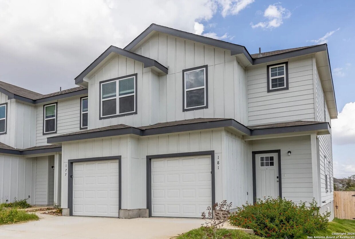 Foto principal - Discover Elevated Living at Hunters Ranch!