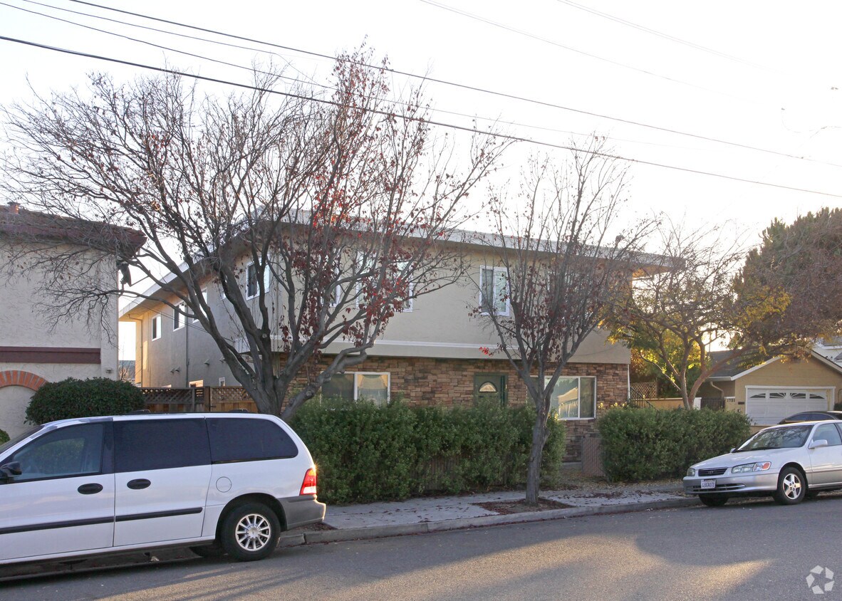 Building Photo - 1741 Washington St