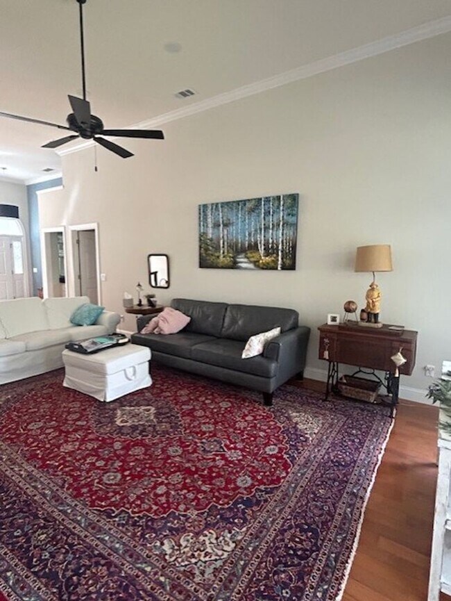 Building Photo - 411 Indigo