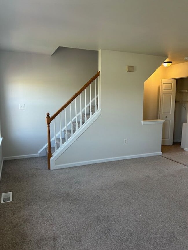Building Photo - 3 Bedroom 1.5 Bath in Central School District