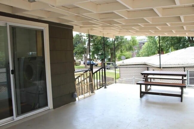 patio - 735 N C St