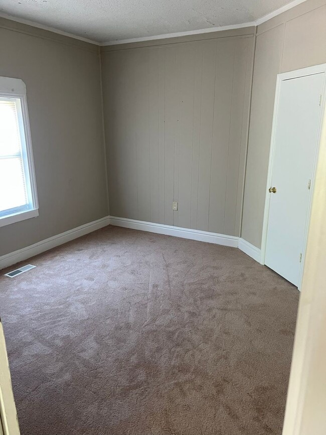 Foto del edificio - 3 bedroom House in Huntington, WV $800