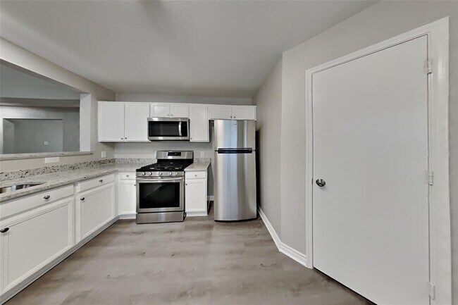 Foto del edificio - 6518 Bluestone Springs Ln