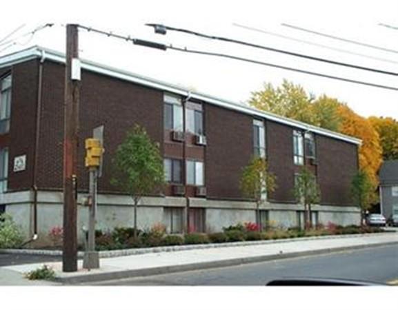 Primary Photo - 949 Main St