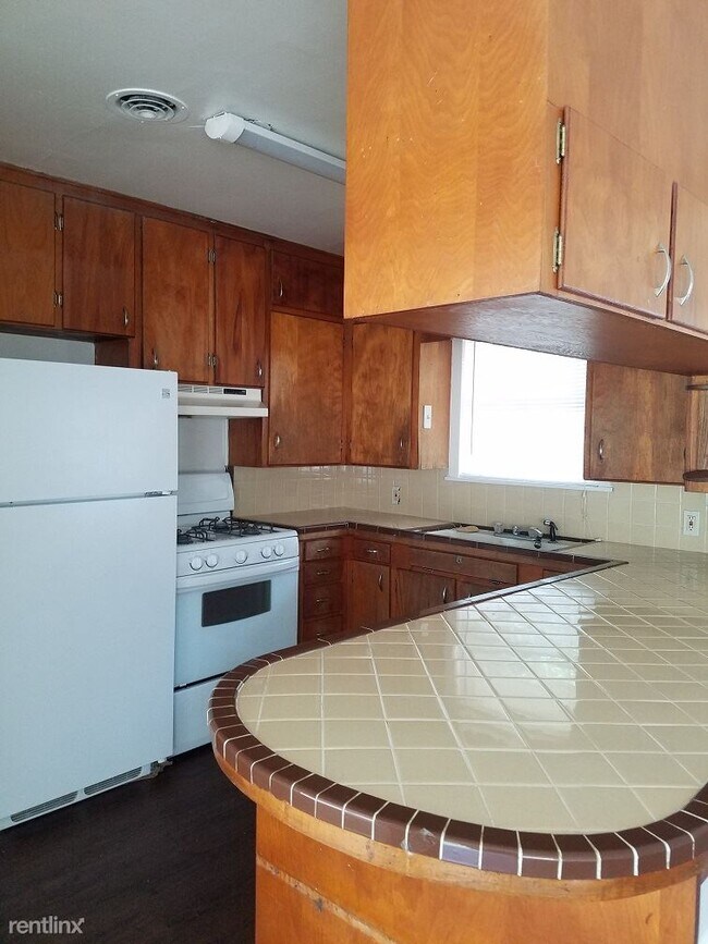 Building Photo - 3 br, 1.5 bath House - 1010 S Dexter Dr 10...