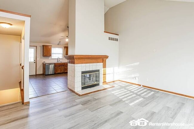 Building Photo - 3 Bed 2.5 Bath in KC North! Available July...