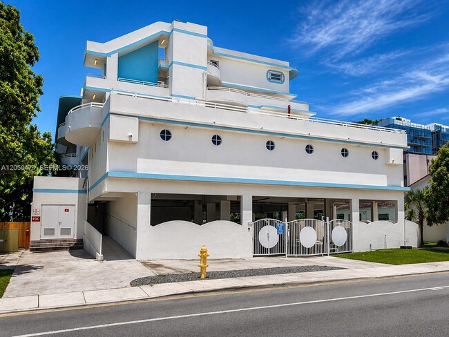 Foto del edificio - 9156 Collins Ave