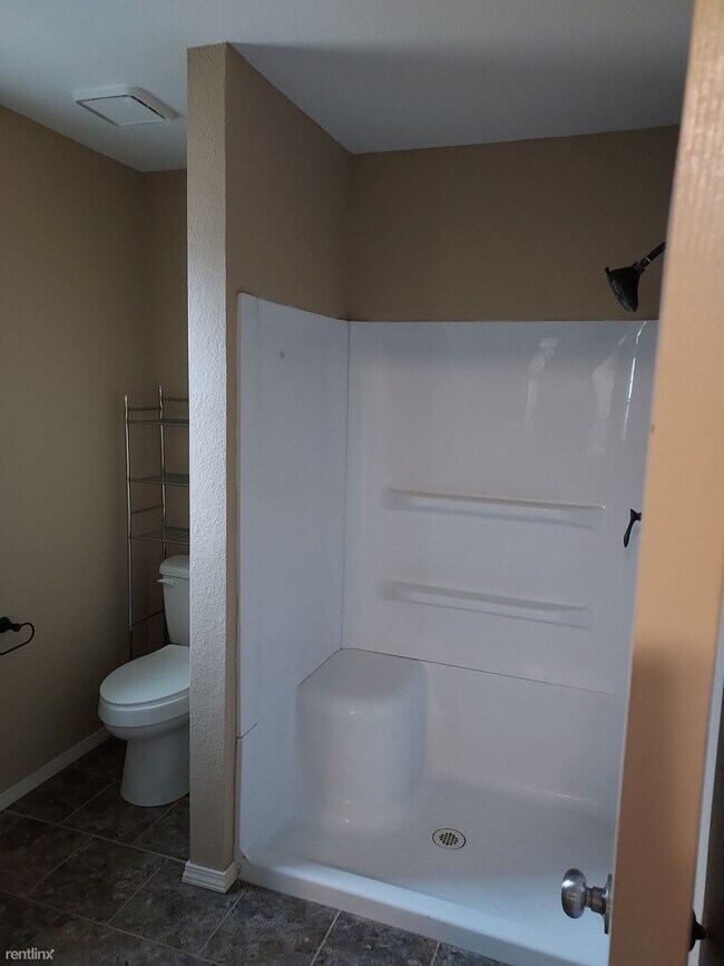 Building Photo - 5 br, 2.5 bath House - 8831 E Hurst St