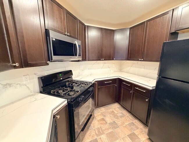 Foto del edificio - NW Reno Two Story - Beautiful Finishes with Mountain Views
