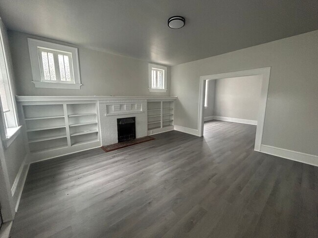 Building Photo - Updated Highland Apartment