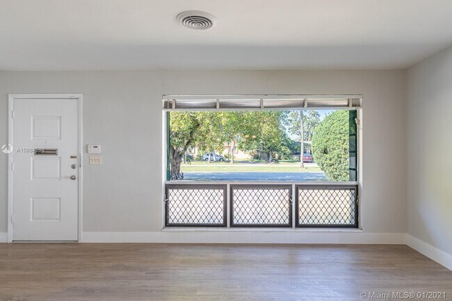 Building Photo - 815 N 46th Ave