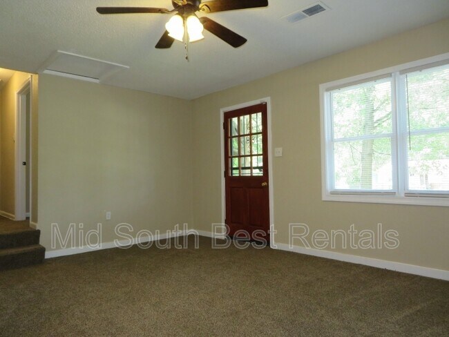 Building Photo - 4592 Sunnybrook St
