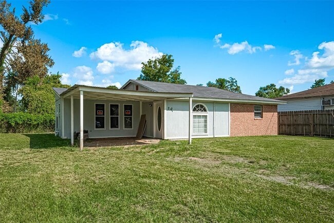 Building Photo - 227 N Austin Dr