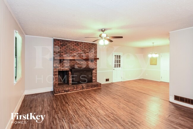 Foto del edificio - 3704 Newport Dr