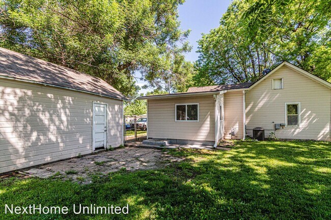 Building Photo - 2 br, 1 bath House - 209 E. 2nd St.