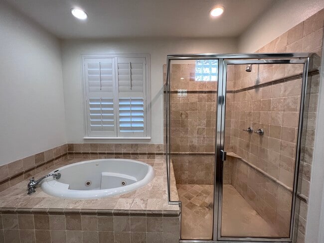 Building Photo - 3639 El Encanto Dr