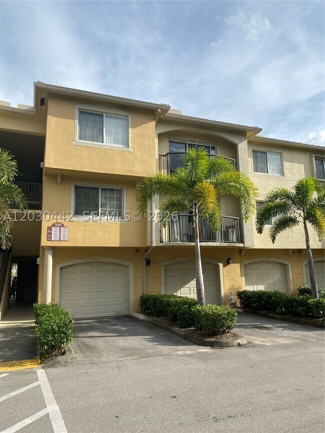 Building Photo - 310 Crestwood Ct N
