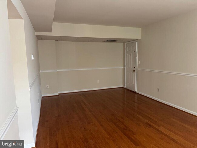 Foto del edificio - 1720 Queens Ln