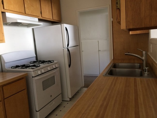 Building Photo - 10516 Eastborne Ave