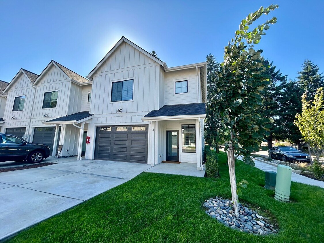 Primary Photo - Townhome Available in Vancouver, WA!! MOVE...