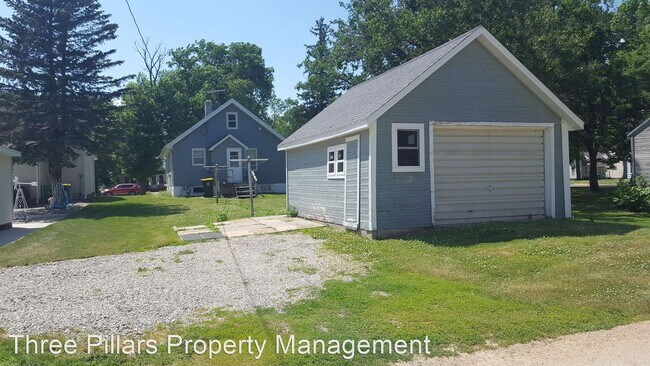 Building Photo - 3 br, 1 bath House - 515 S. Broadway Ave