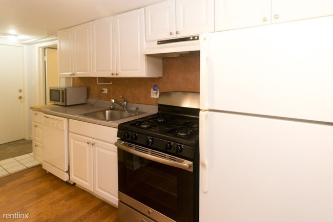 Building Photo - 587 W Hawthorne Pl