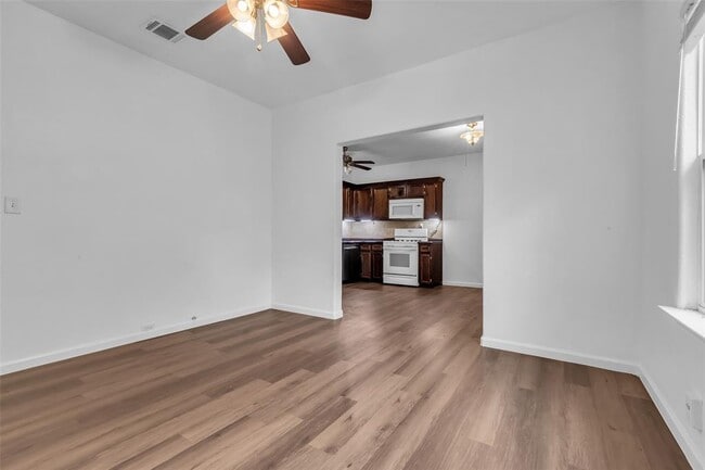 Building Photo - 3925 Woodleigh St