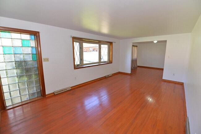 Building Photo - 777 Scherry Ave
