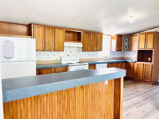 Building Photo - 605 Rd 5816