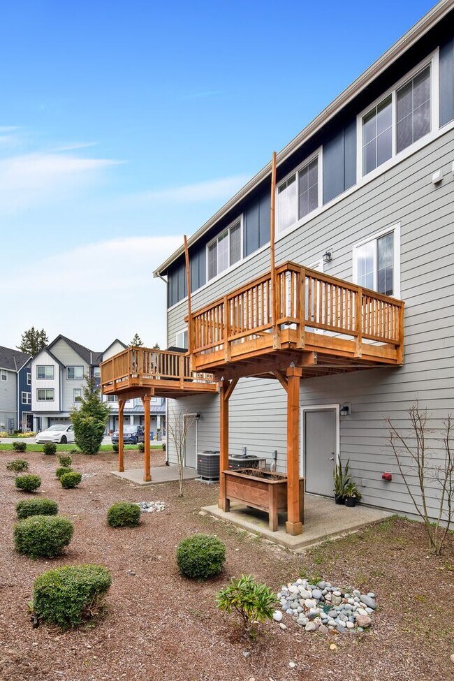 Building Photo - 1621 Seattle Hill Rd