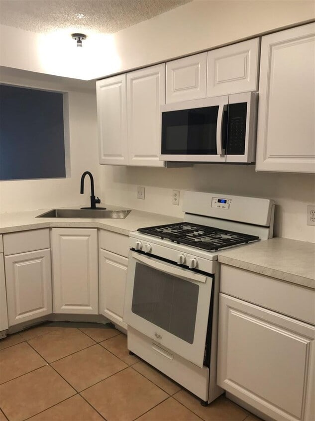 Foto principal - 10610 Topperwein Dr