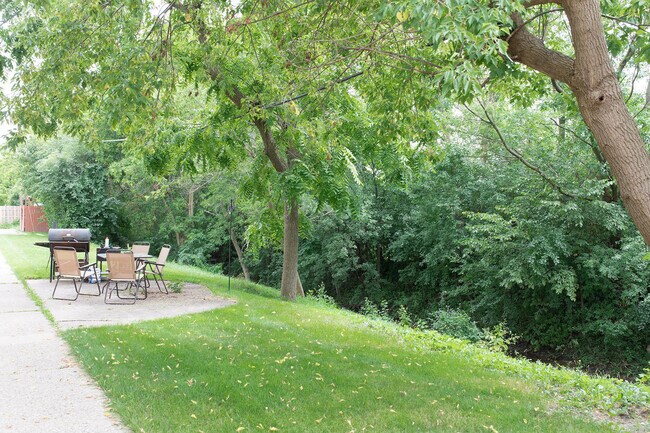 Foto del edificio - Spacious 2 Bedroom, Heat Included!